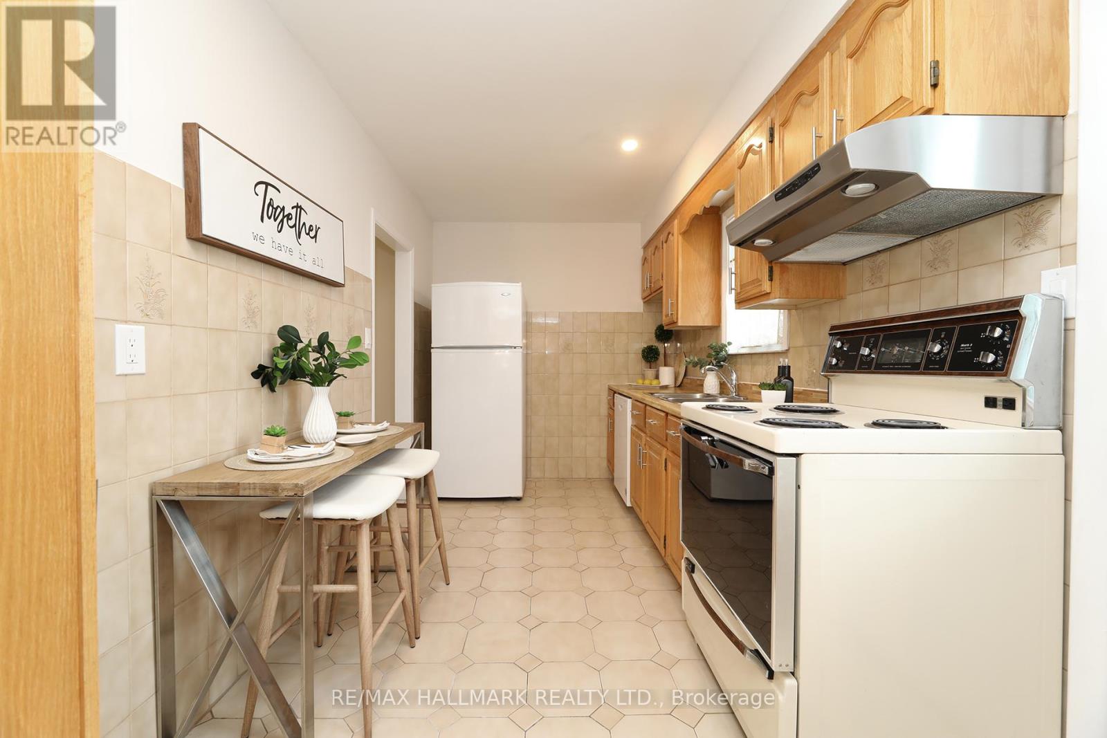 70 Lavington Drive, Toronto, Ontario  M9R 2H4 - Photo 14 - W12770562