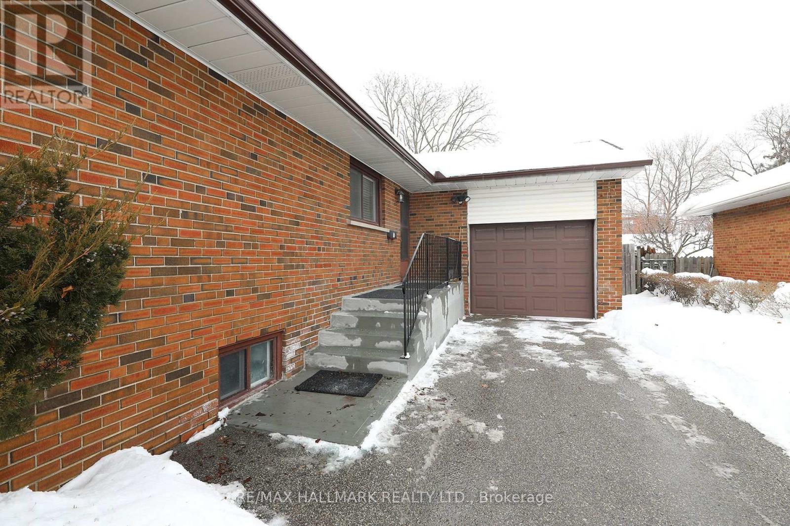 70 Lavington Drive, Toronto, Ontario  M9R 2H4 - Photo 37 - W12770562