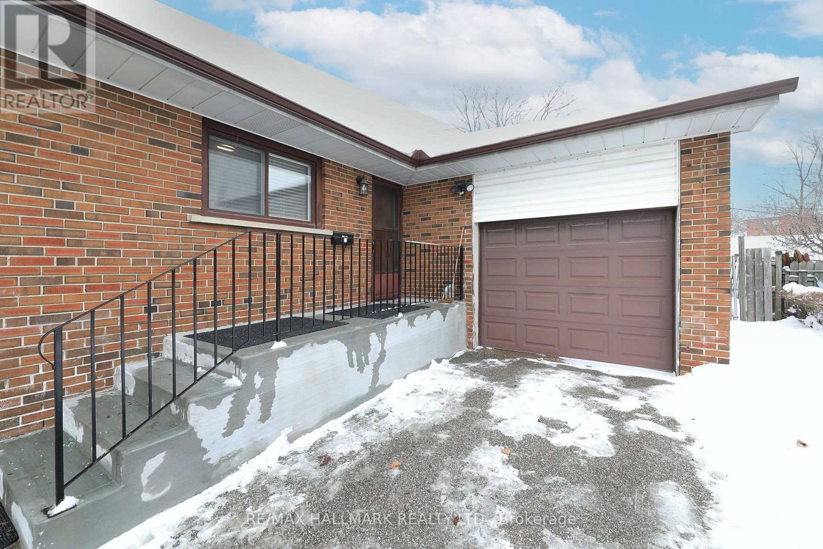 70 Lavington Drive, Toronto, Ontario  M9R 2H4 - Photo 38 - W12770562