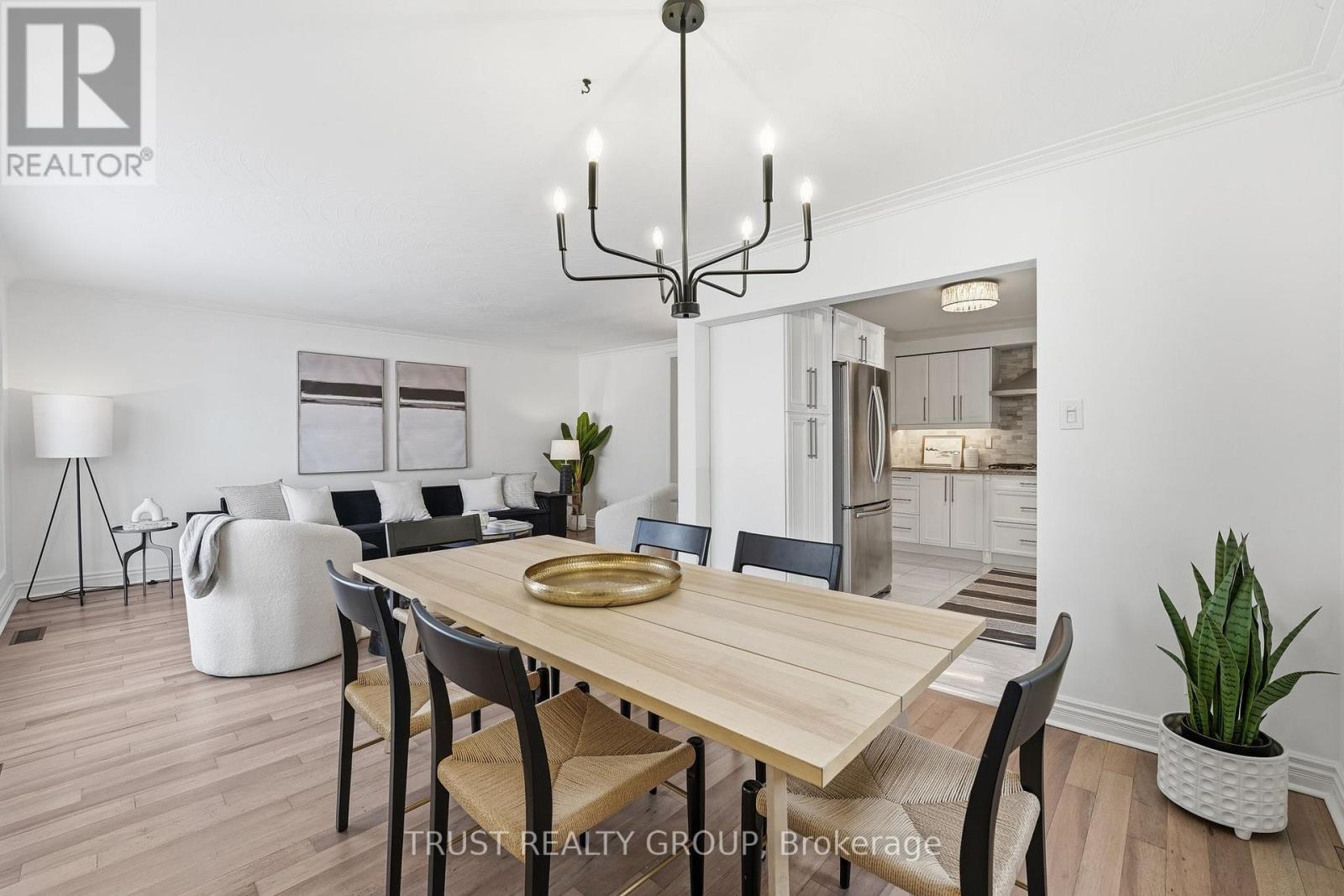 9 Del Ria Drive, Toronto, Ontario  M6L 1L9 - Photo 10 - W12770590