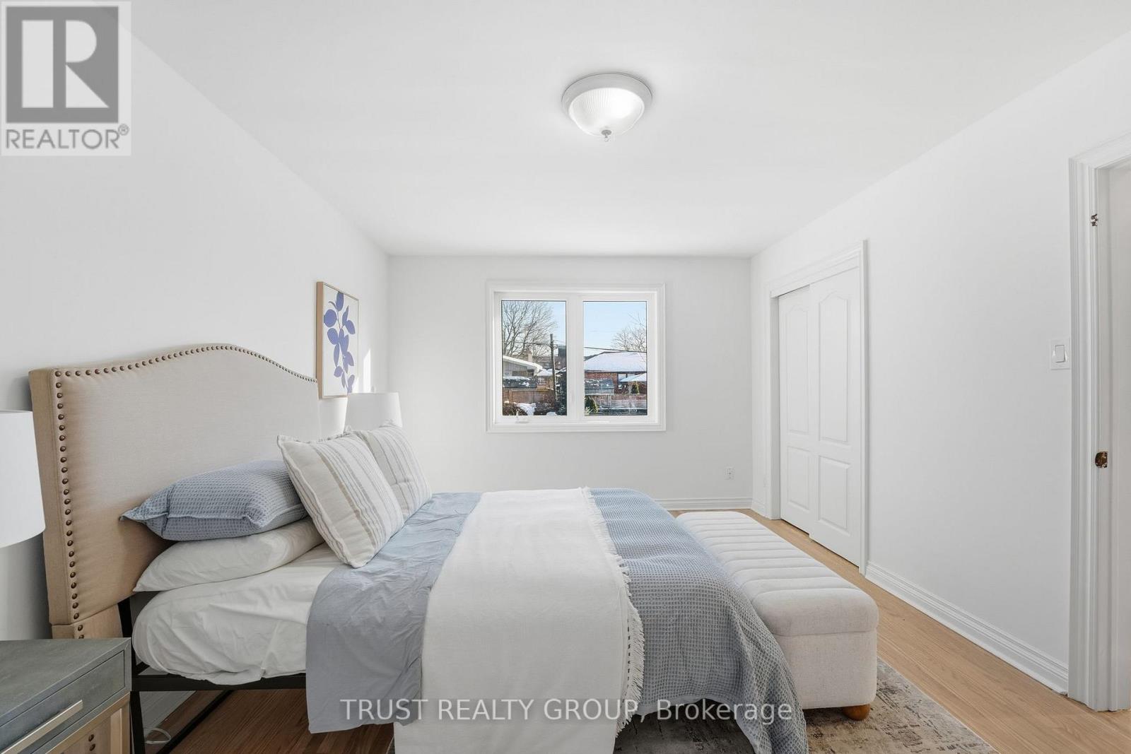 9 Del Ria Drive, Toronto, Ontario  M6L 1L9 - Photo 15 - W12770590