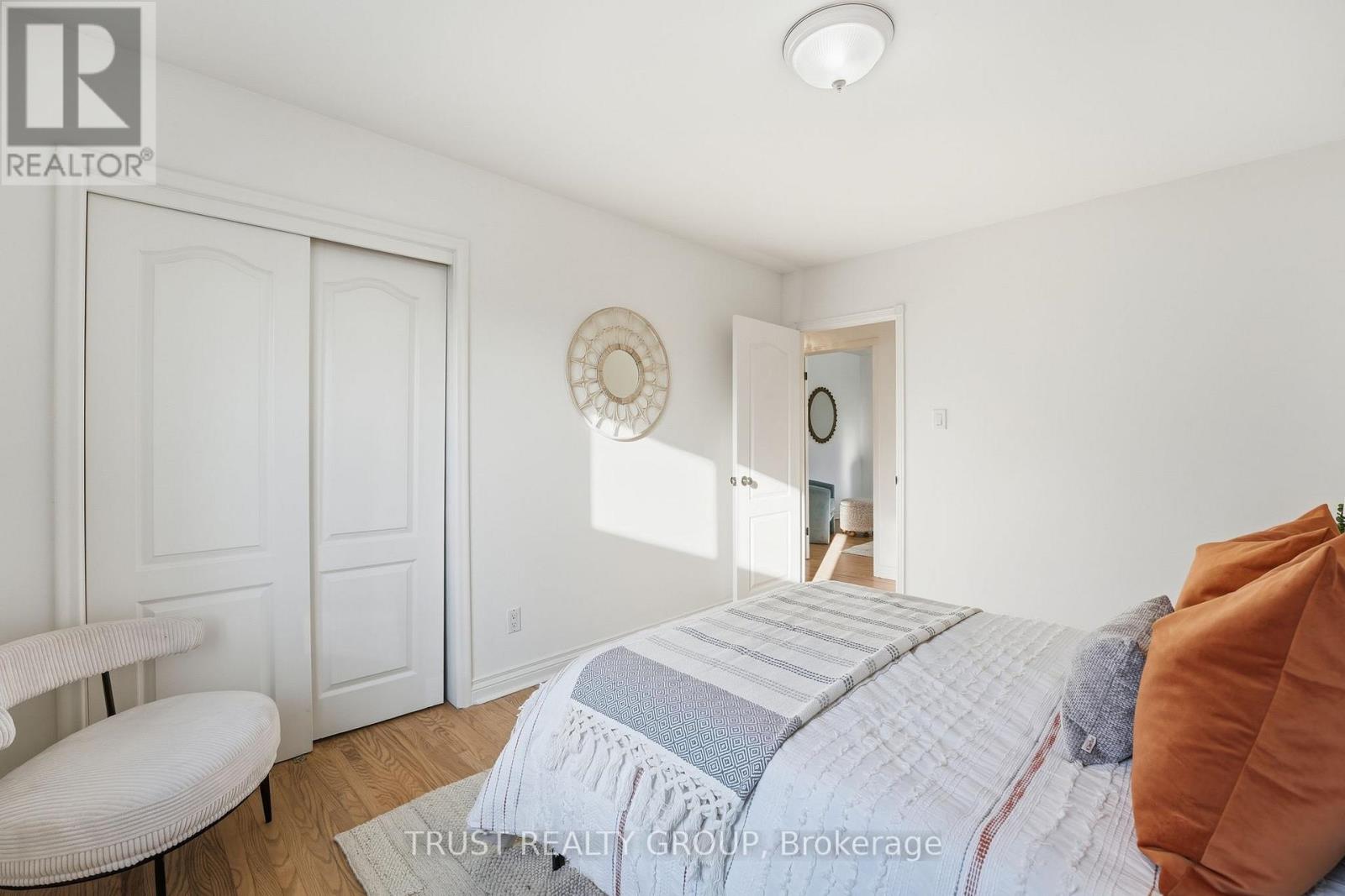 9 Del Ria Drive, Toronto, Ontario  M6L 1L9 - Photo 20 - W12770590