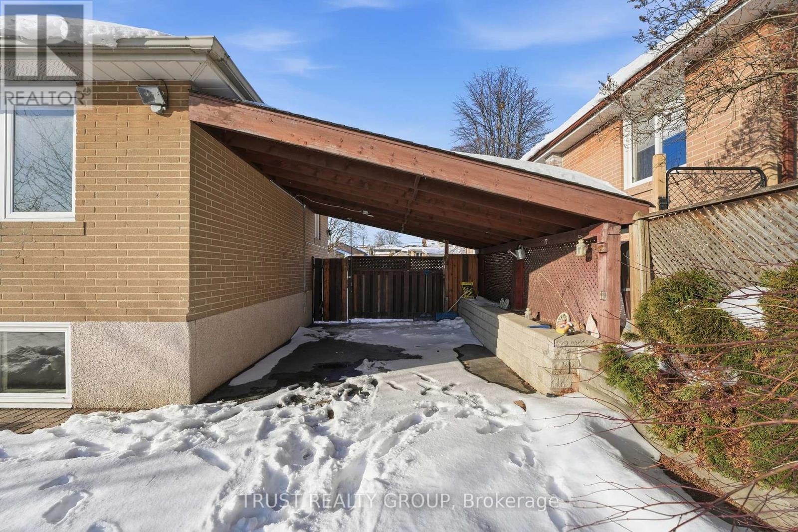 9 Del Ria Drive, Toronto, Ontario  M6L 1L9 - Photo 34 - W12770590