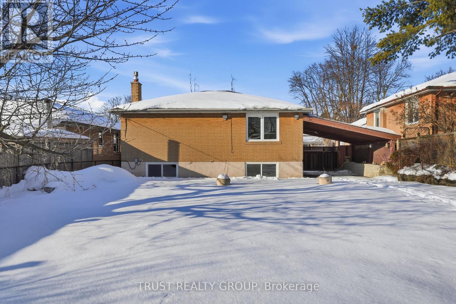 9 Del Ria Drive, Toronto, Ontario  M6L 1L9 - Photo 36 - W12770590