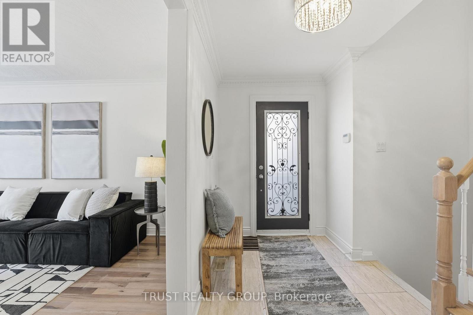 9 Del Ria Drive, Toronto, Ontario  M6L 1L9 - Photo 4 - W12770590