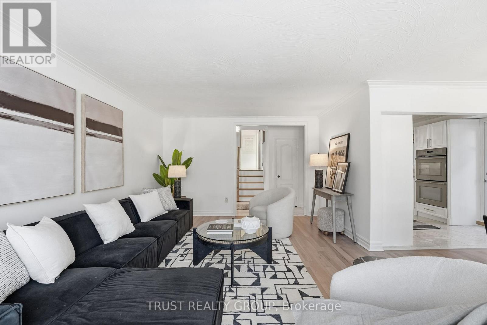 9 Del Ria Drive, Toronto, Ontario  M6L 1L9 - Photo 9 - W12770590