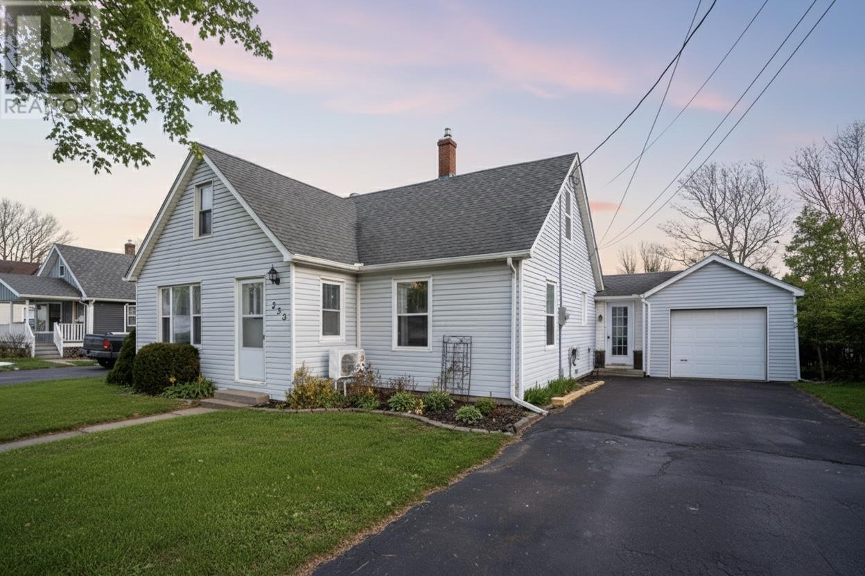 253 Granville Street, Summerside, Prince Edward Island  C1N 3A8 - Photo 2 - 202602393