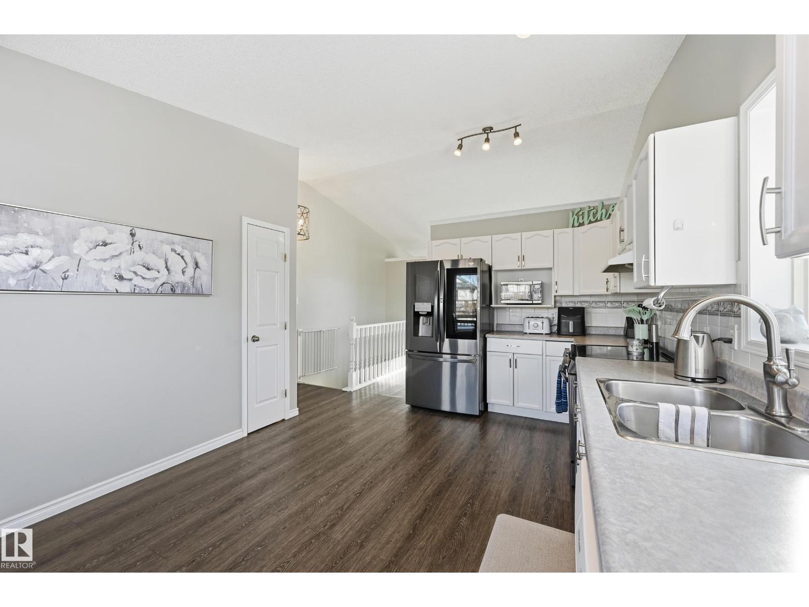 2952 39 Av Nw, Edmonton, Alberta  T6T 1L2 - Photo 10 - E4472794