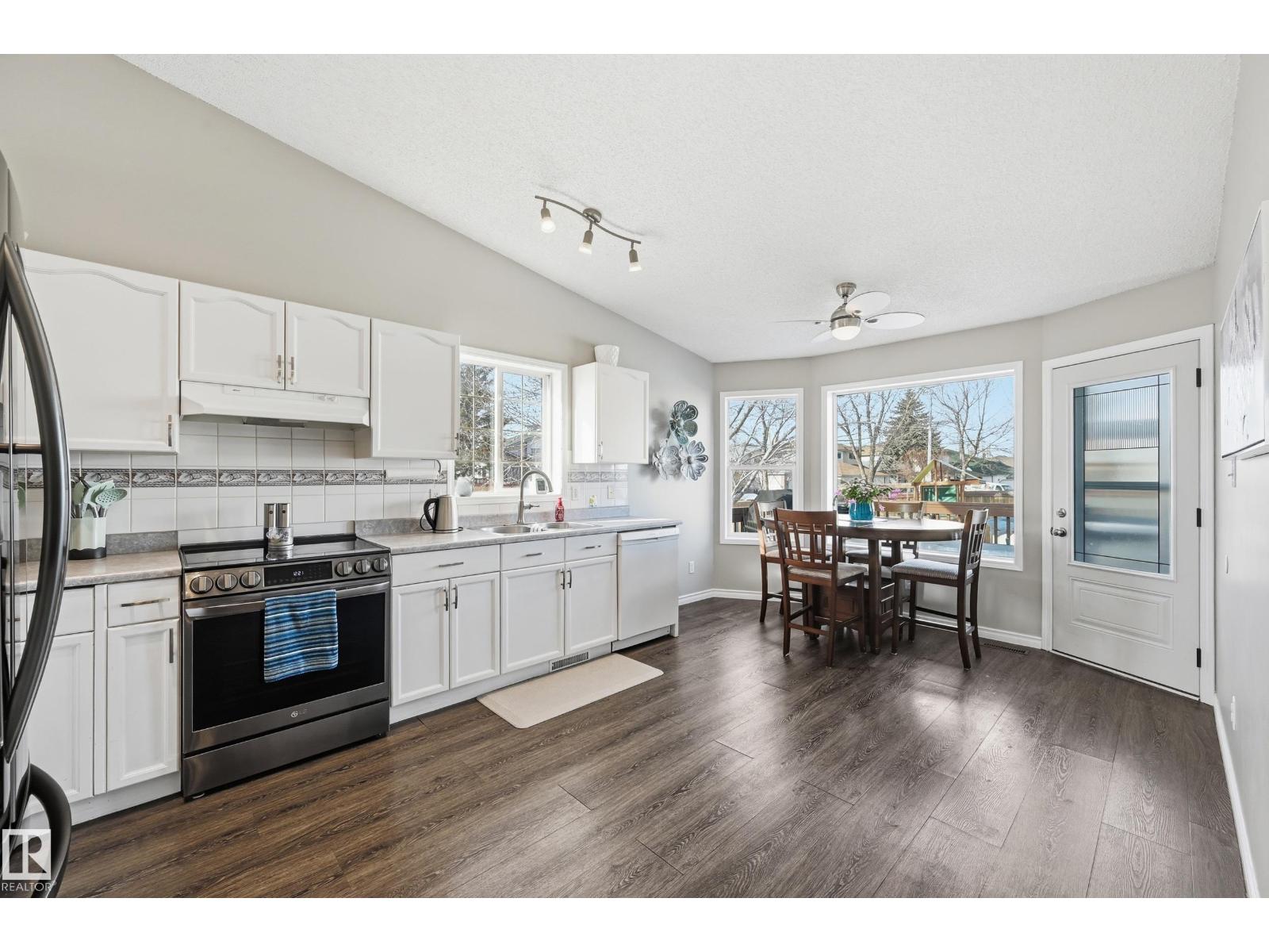 2952 39 Av Nw, Edmonton, Alberta  T6T 1L2 - Photo 7 - E4472794