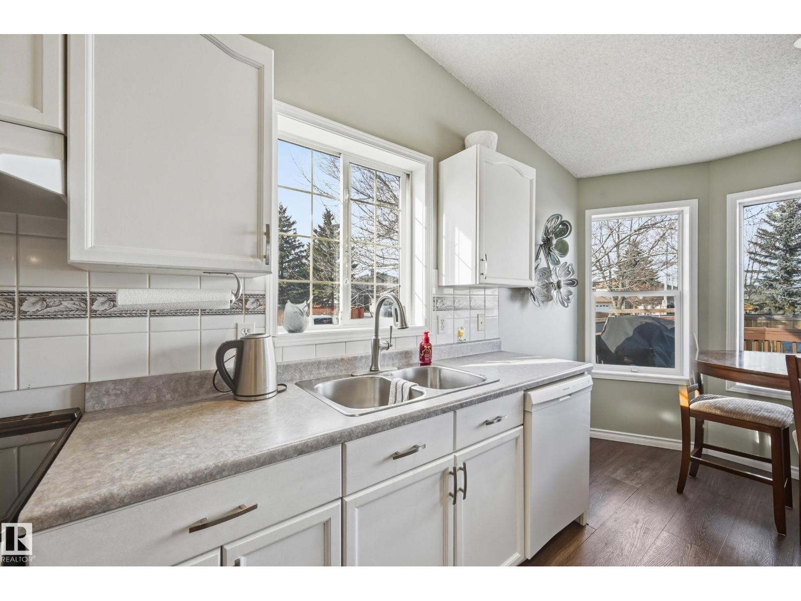 2952 39 Av Nw, Edmonton, Alberta  T6T 1L2 - Photo 9 - E4472794