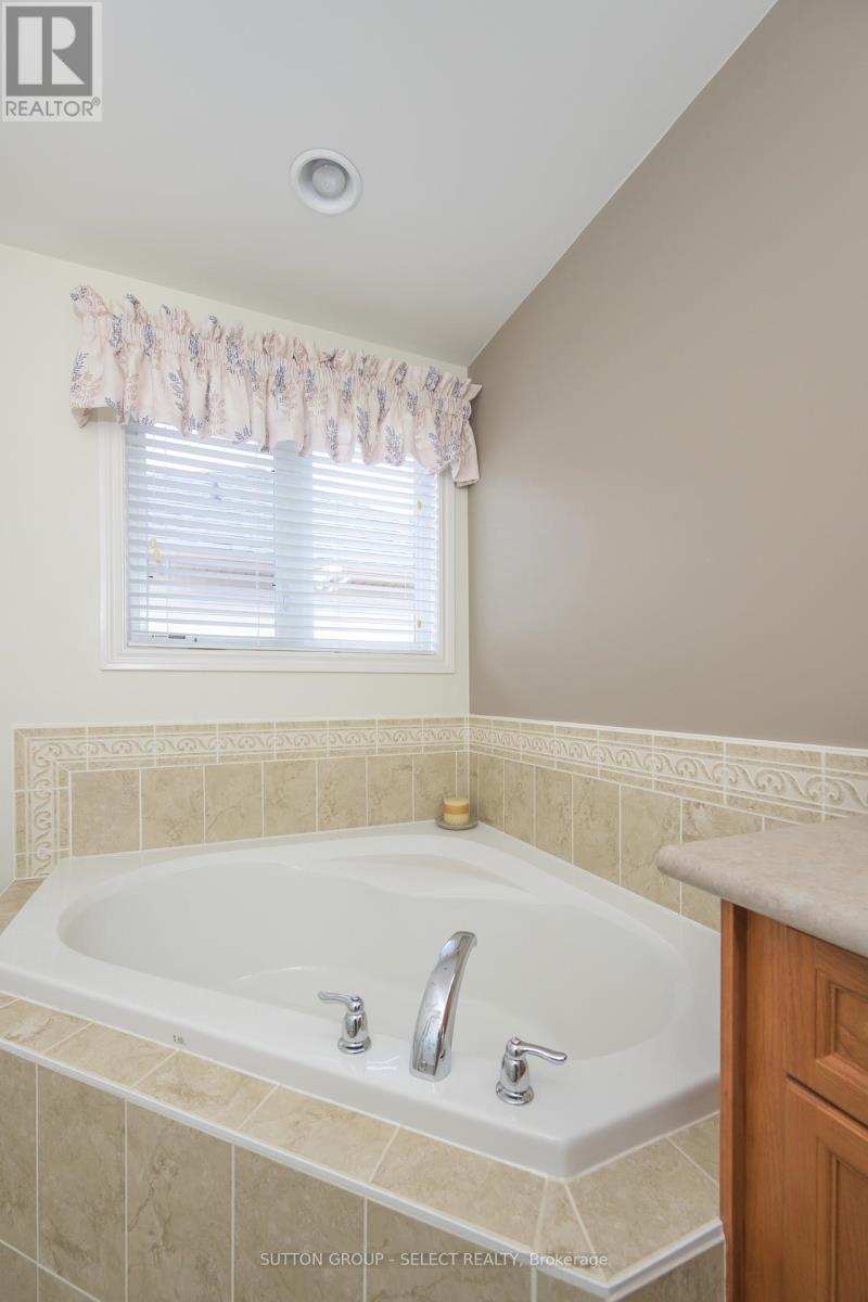2462 Asima Drive, London South, Ontario  N6M 0B3 - Photo 22 - X12770708