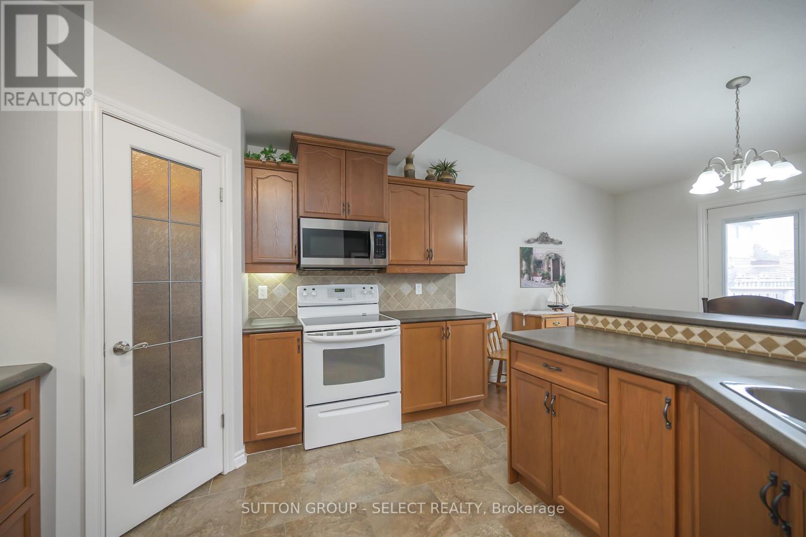 2462 Asima Drive, London South, Ontario  N6M 0B3 - Photo 5 - X12770708