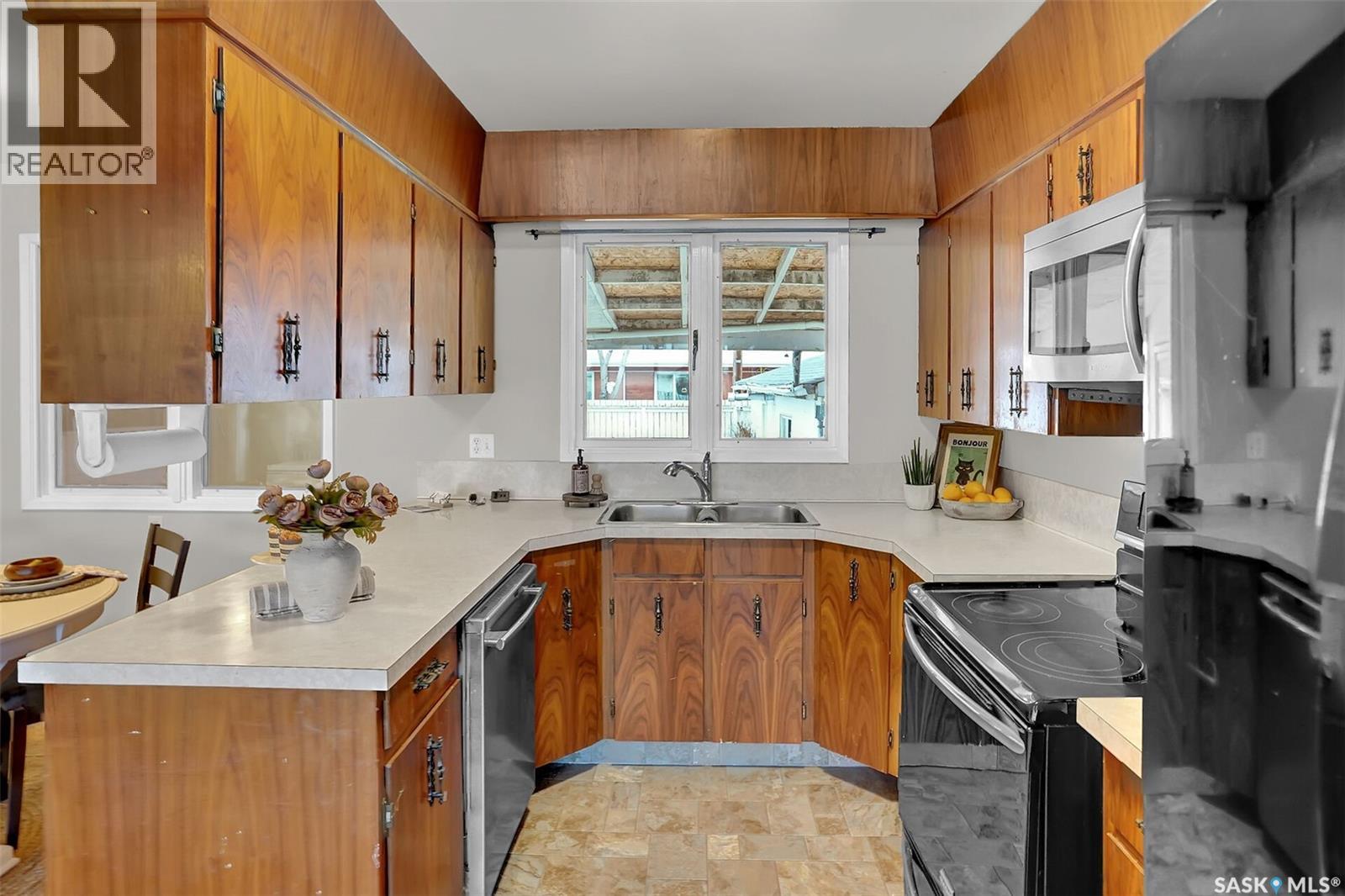 1024 Montgomery Street, Moose Jaw, Saskatchewan  S6H 2X1 - Photo 9 - SK028173