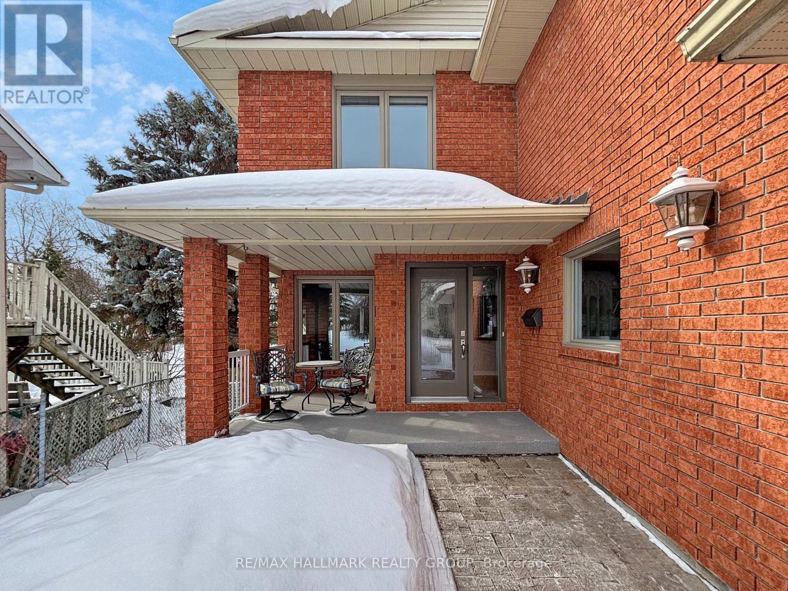 1354 Gaultois Avenue, Ottawa, Ontario  K1C 3G6 - Photo 2 - X12770656