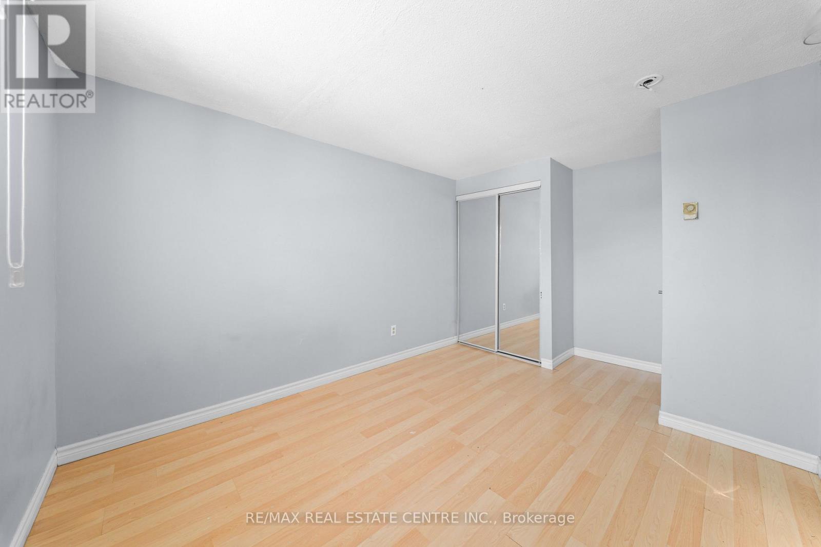 8 Golden Gate Drive, Brampton, Ontario  L6S 2K5 - Photo 14 - W12770220