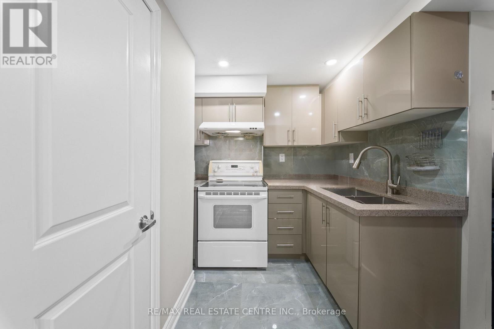 8 Golden Gate Drive, Brampton, Ontario  L6S 2K5 - Photo 29 - W12770220