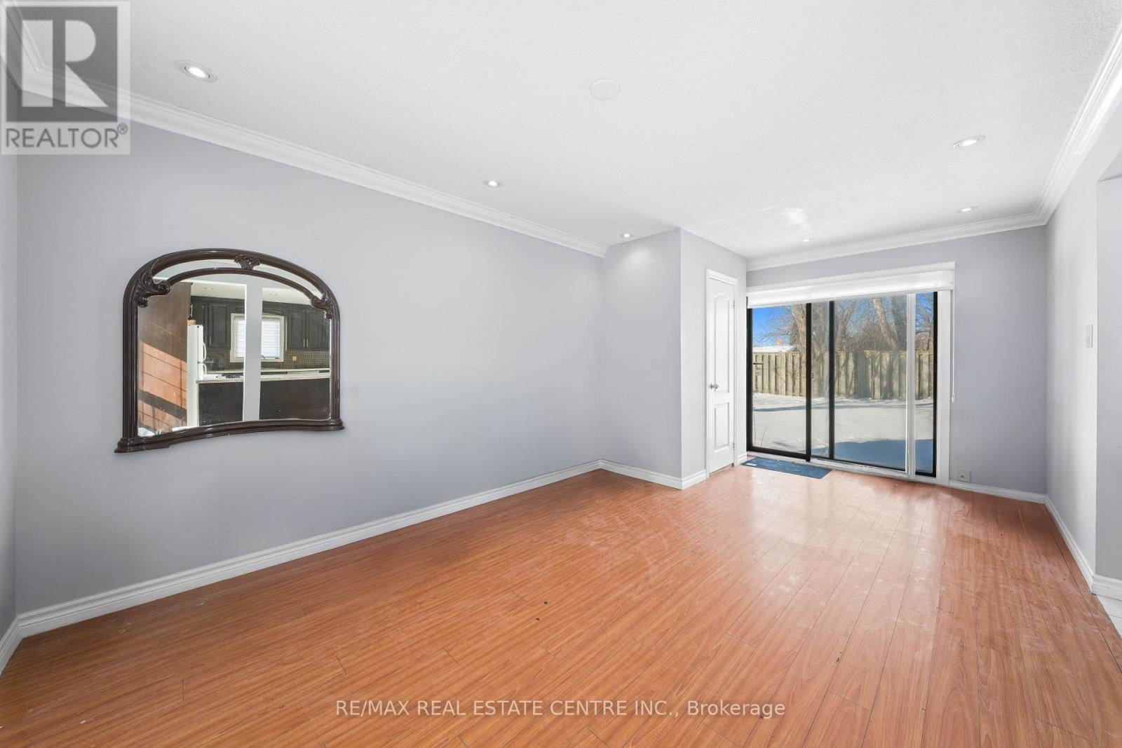 8 Golden Gate Drive, Brampton, Ontario  L6S 2K5 - Photo 12 - W12770220