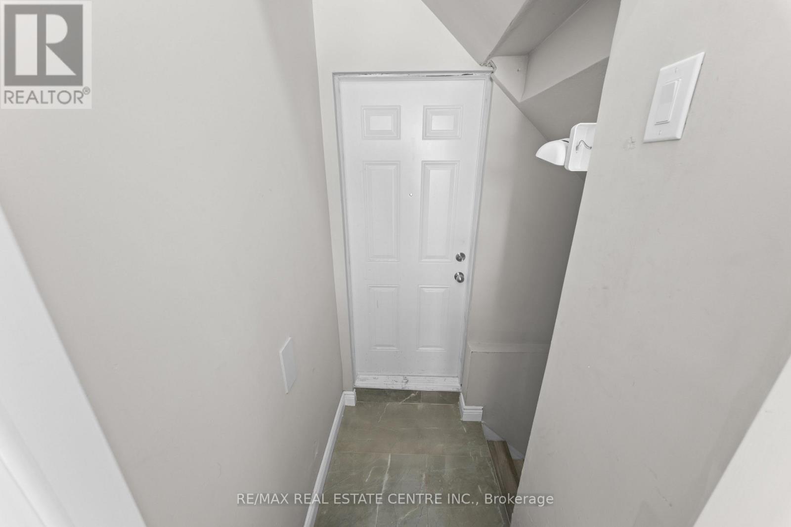 8 Golden Gate Drive, Brampton, Ontario  L6S 2K5 - Photo 21 - W12770220