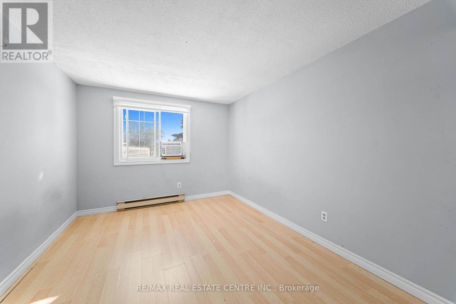 8 Golden Gate Drive, Brampton, Ontario  L6S 2K5 - Photo 13 - W12770220