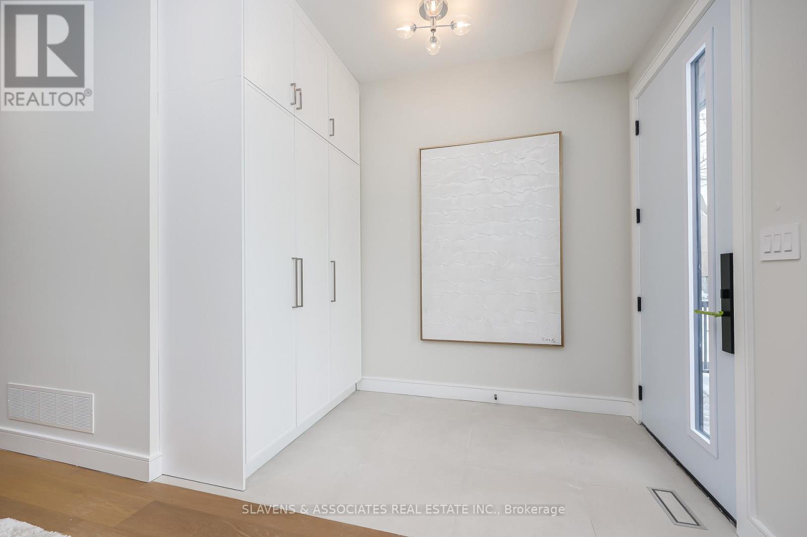 3b Linton Avenue, Toronto, Ontario  M1N 1W5 - Photo 2 - E12770712