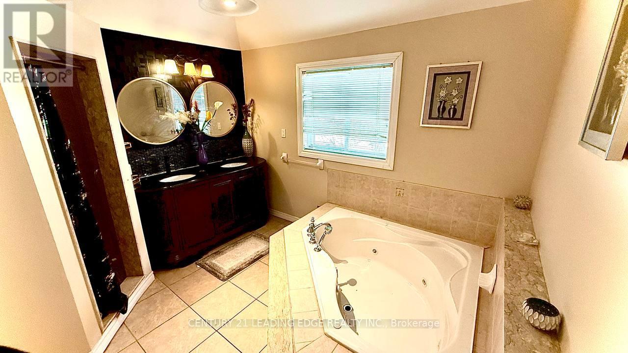 120 Hunter Street, Whitby, Ontario  L1N 2H1 - Photo 12 - E12737430