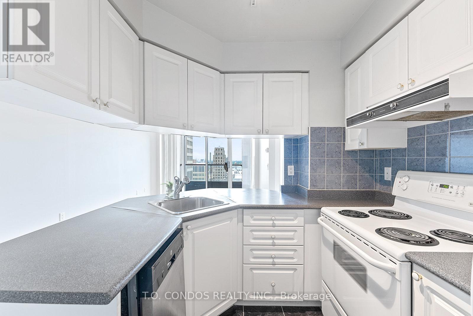 2002 - 909 Bay Street, Toronto, Ontario  M5S 3G2 - Photo 12 - C12770200