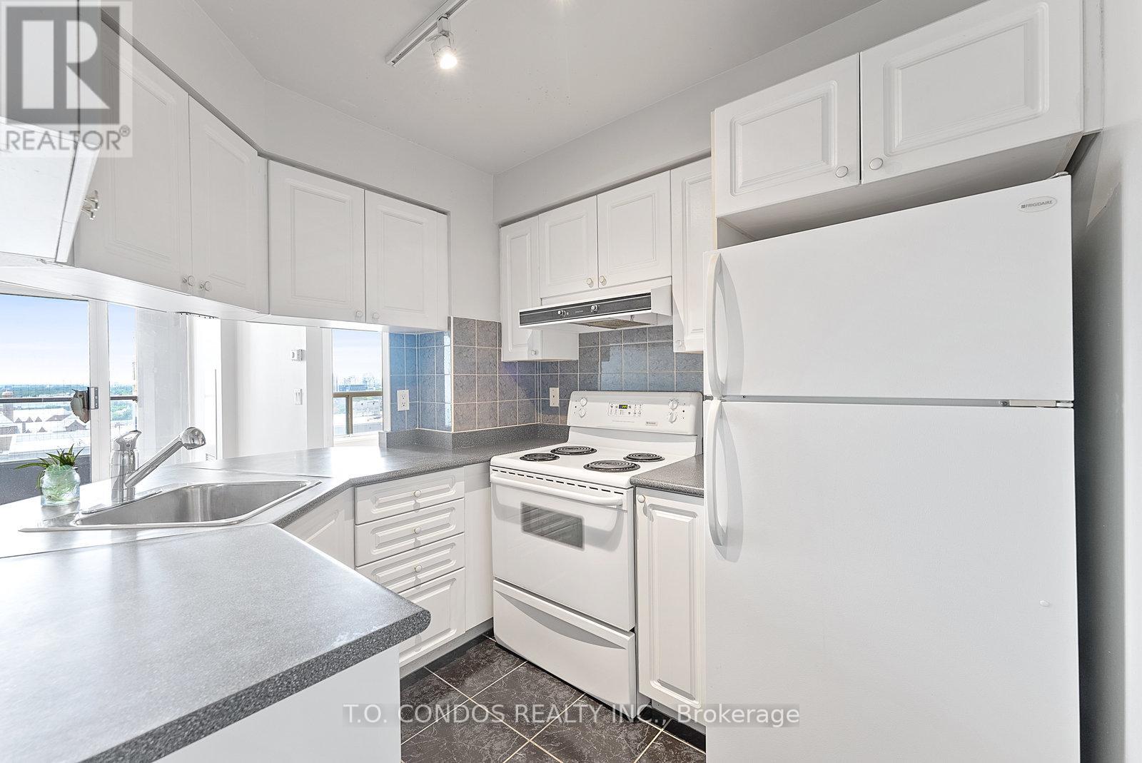 2002 - 909 Bay Street, Toronto, Ontario  M5S 3G2 - Photo 11 - C12770200