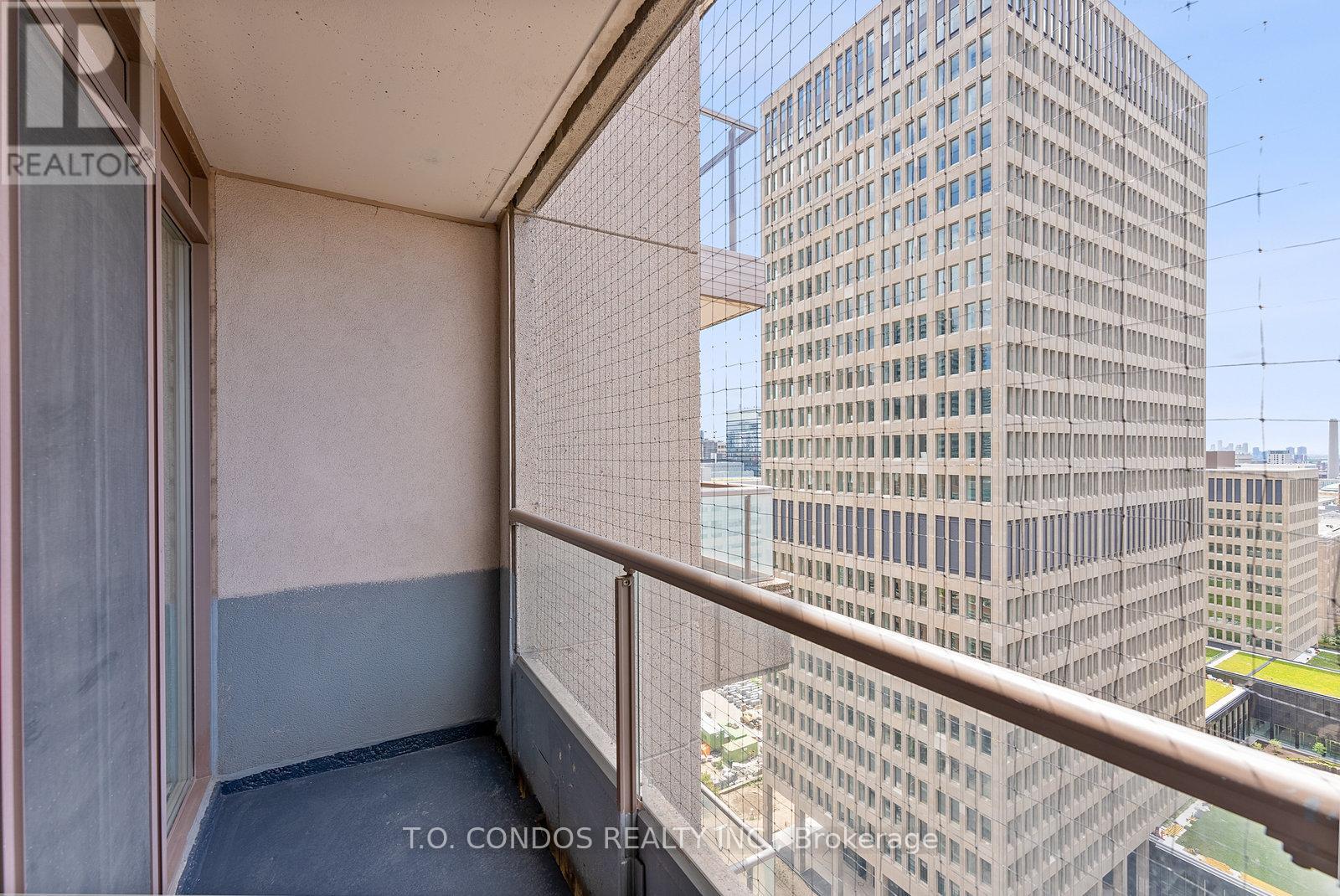 2002 - 909 Bay Street, Toronto, Ontario  M5S 3G2 - Photo 21 - C12770200