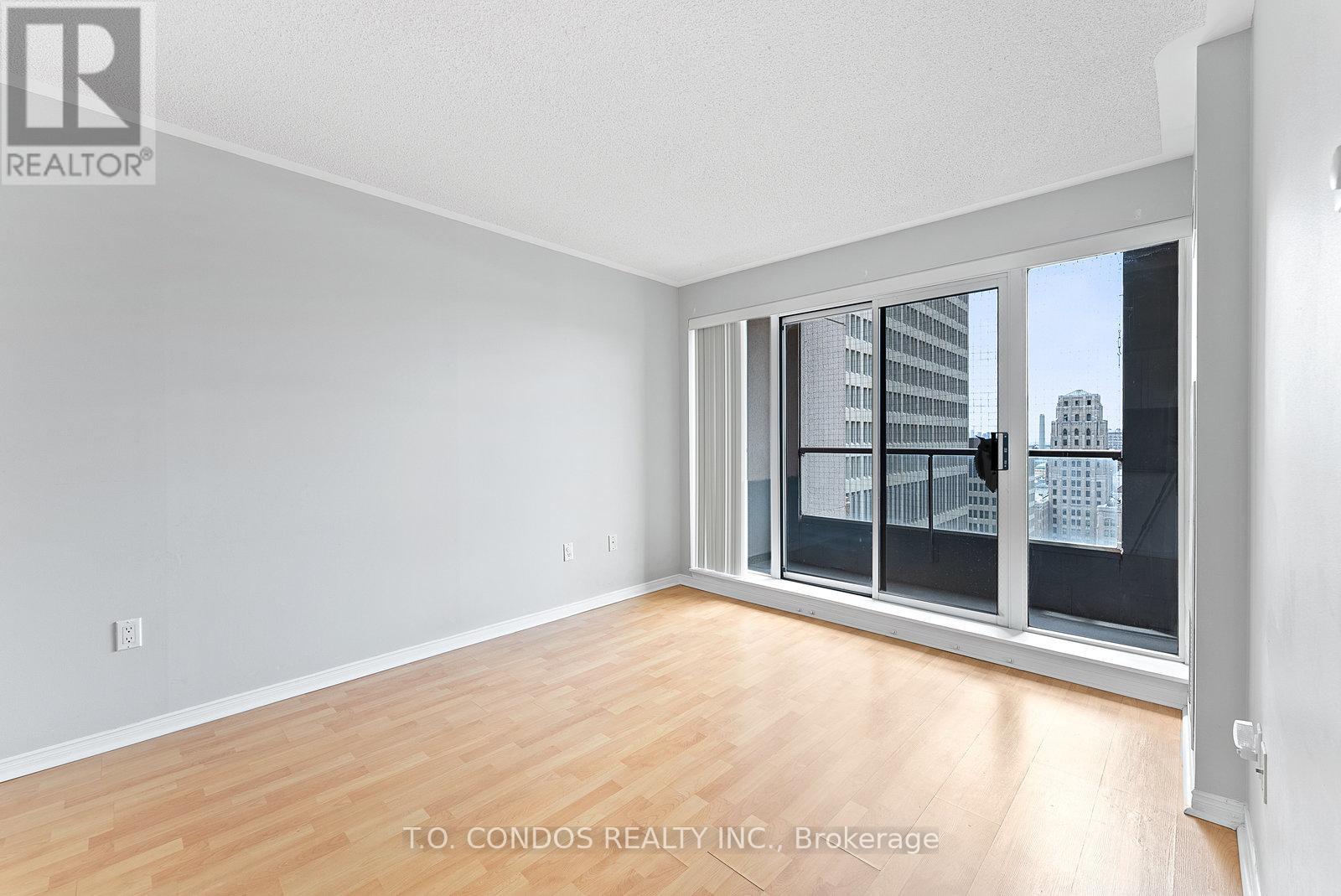 2002 - 909 Bay Street, Toronto, Ontario  M5S 3G2 - Photo 7 - C12770200