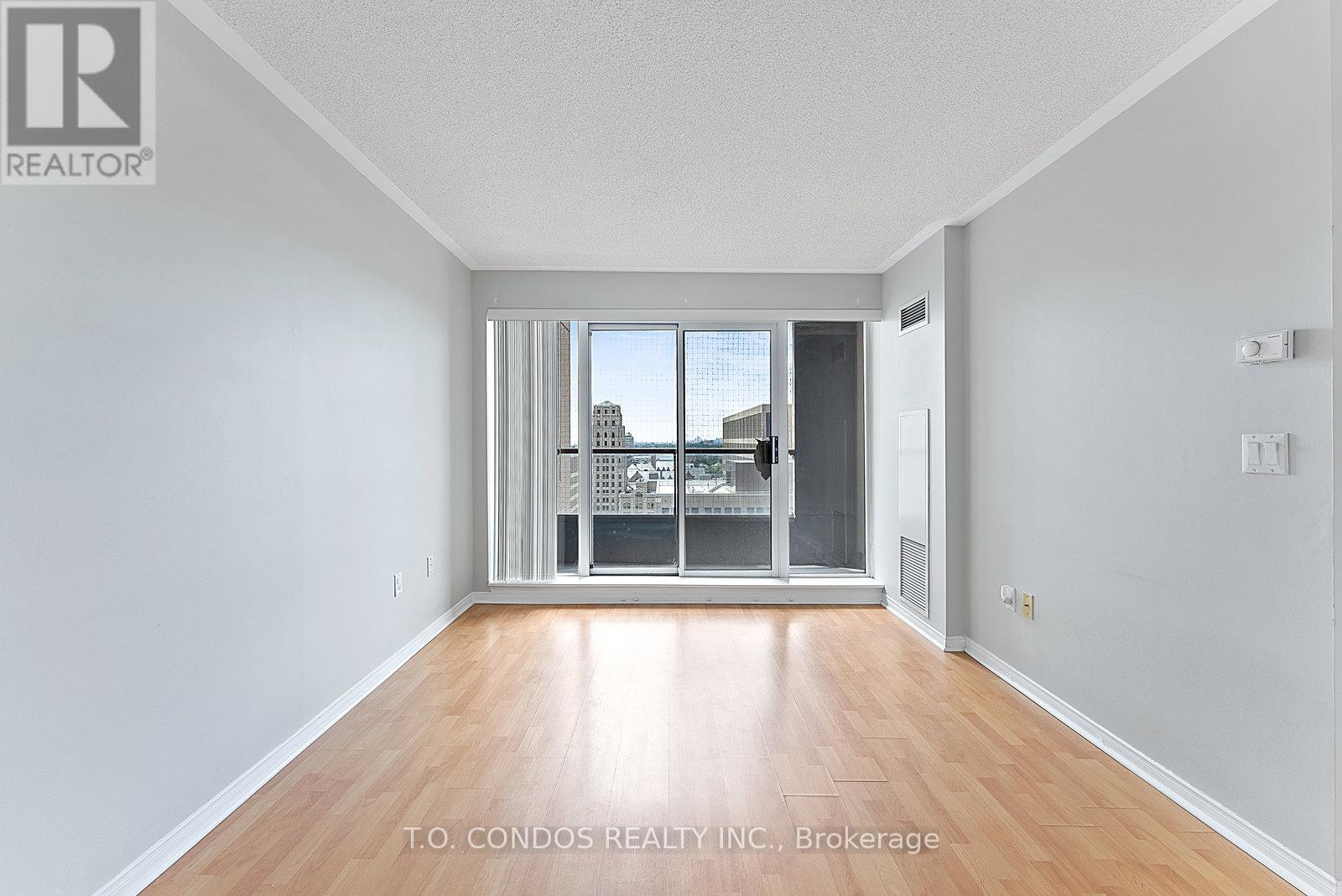 2002 - 909 Bay Street, Toronto, Ontario  M5S 3G2 - Photo 6 - C12770200