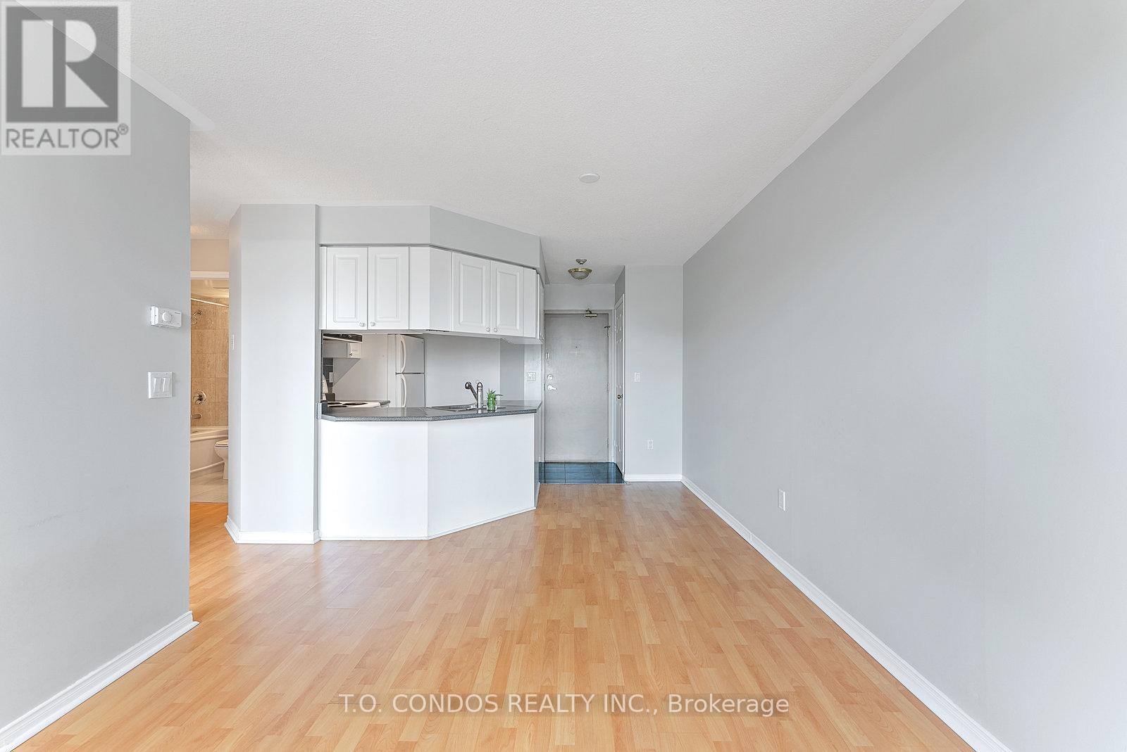 2002 - 909 Bay Street, Toronto, Ontario  M5S 3G2 - Photo 9 - C12770200