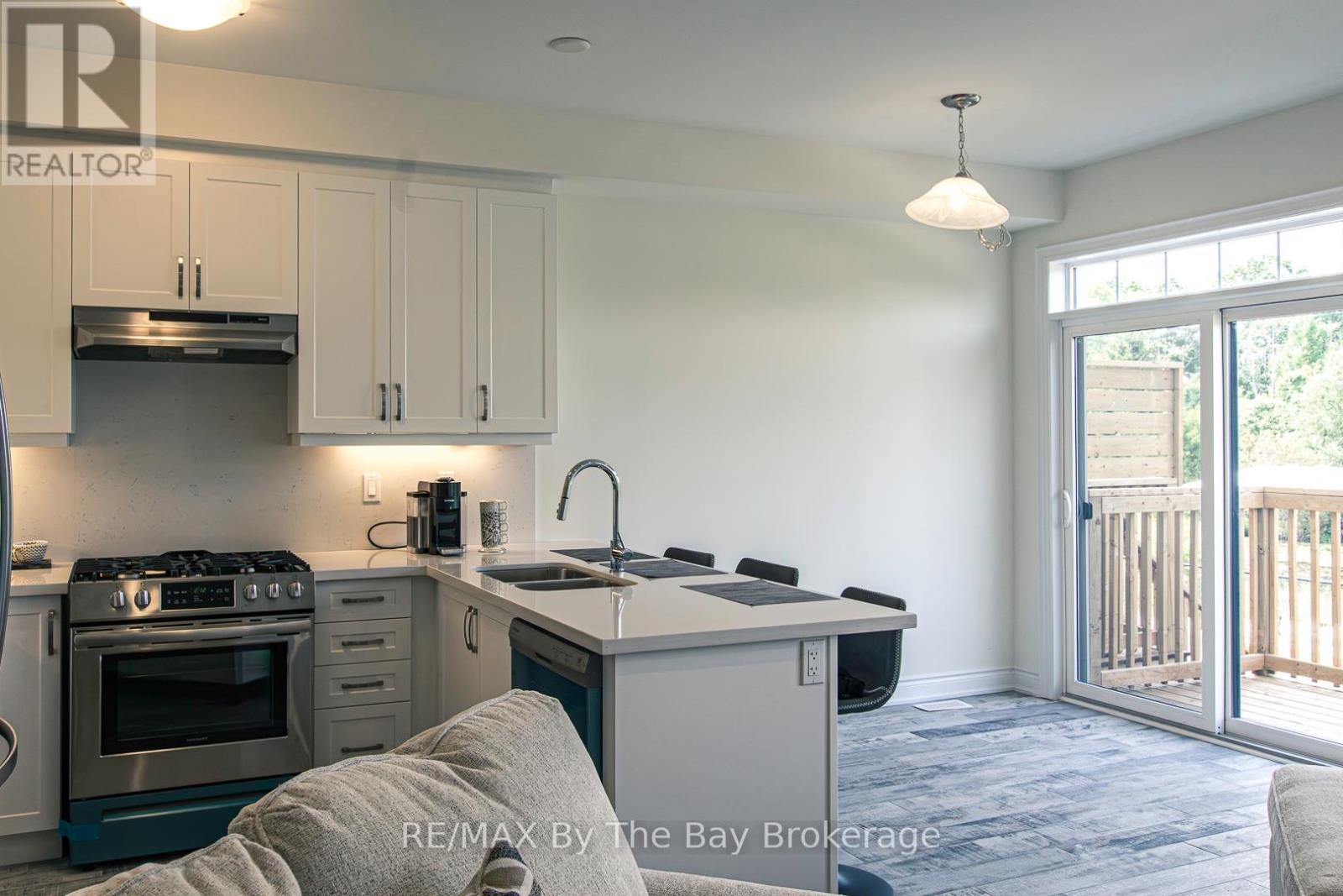 18 Little River Crossing, Wasaga Beach, Ontario  L9Z 0J8 - Photo 10 - S12770812