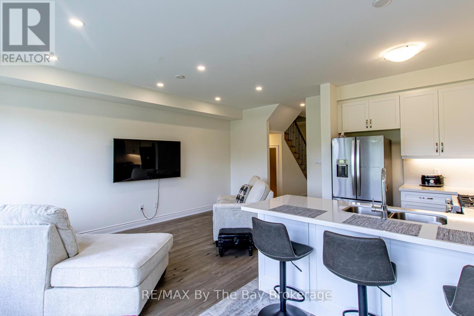 18 Little River Crossing, Wasaga Beach, Ontario  L9Z 0J8 - Photo 5 - S12770812