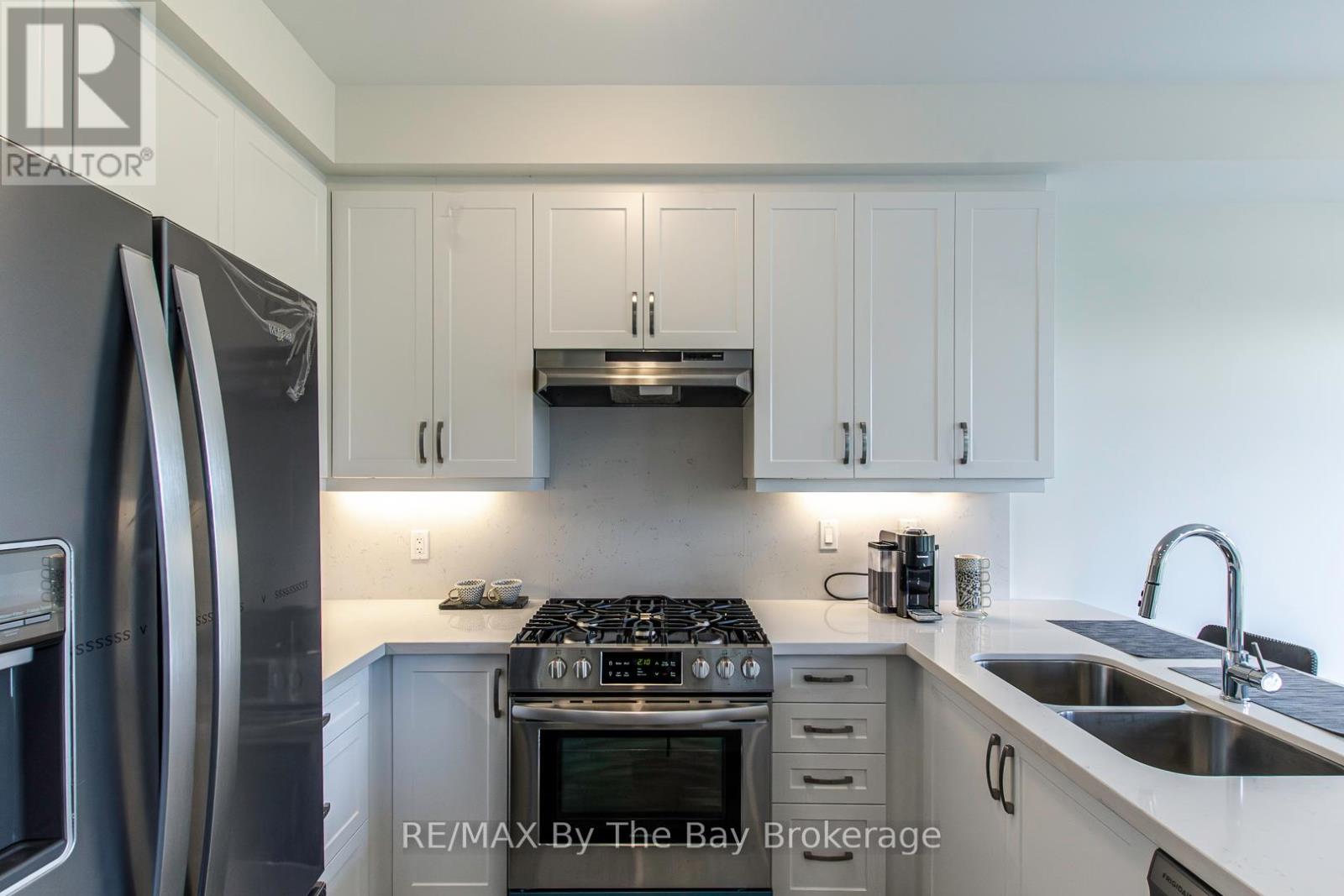 18 Little River Crossing, Wasaga Beach, Ontario  L9Z 0J8 - Photo 6 - S12770812