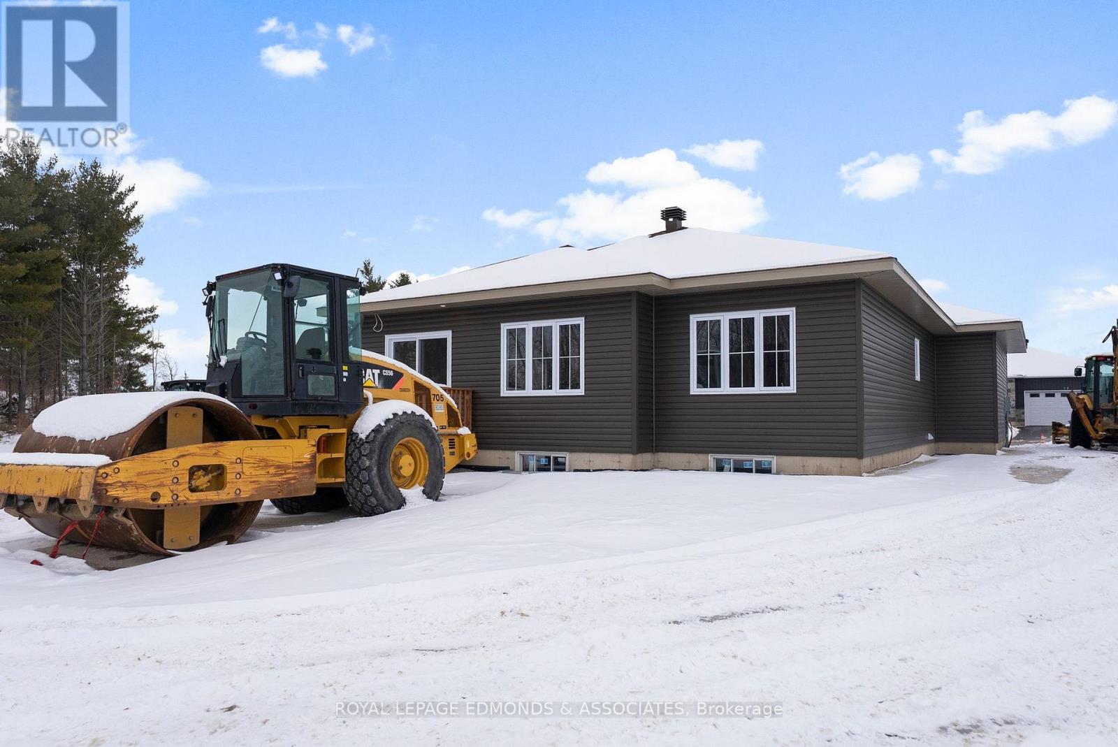 30 Bamagillia Street, Whitewater Region, Ontario  K0J 1K0 - Photo 38 - X12697116