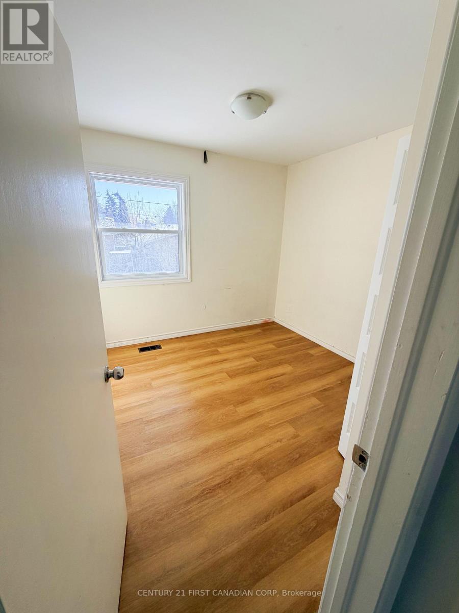 37 Stormont Drive, London South, Ontario  N5Z 3Z4 - Photo 11 - X12770744