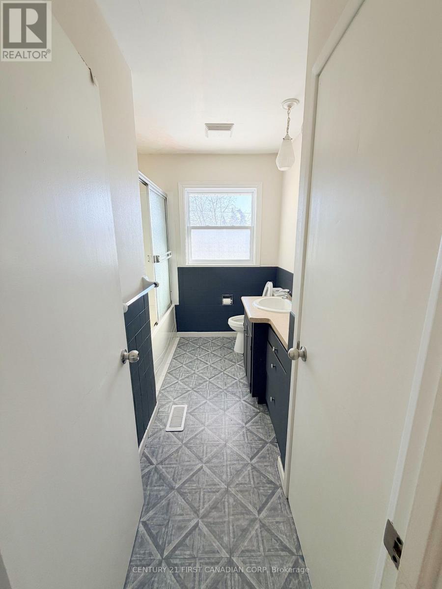 37 Stormont Drive, London South, Ontario  N5Z 3Z4 - Photo 14 - X12770744