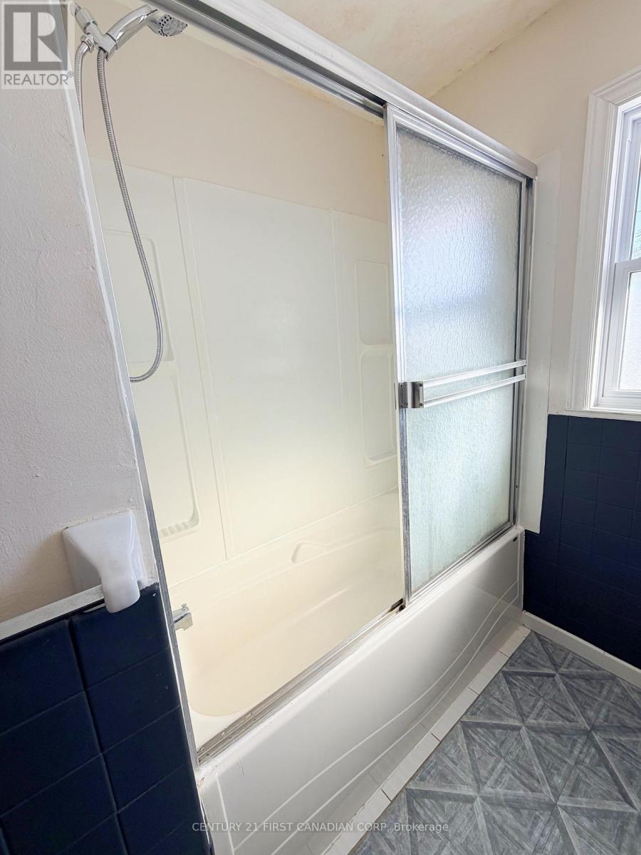 37 Stormont Drive, London South, Ontario  N5Z 3Z4 - Photo 15 - X12770744