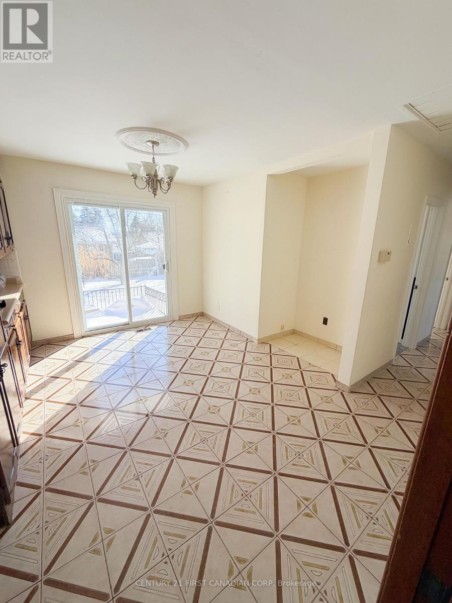 37 Stormont Drive, London South, Ontario  N5Z 3Z4 - Photo 7 - X12770744