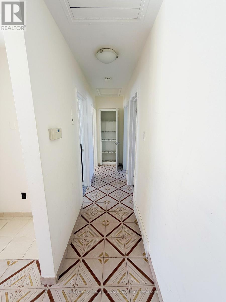 37 Stormont Drive, London South, Ontario  N5Z 3Z4 - Photo 8 - X12770744