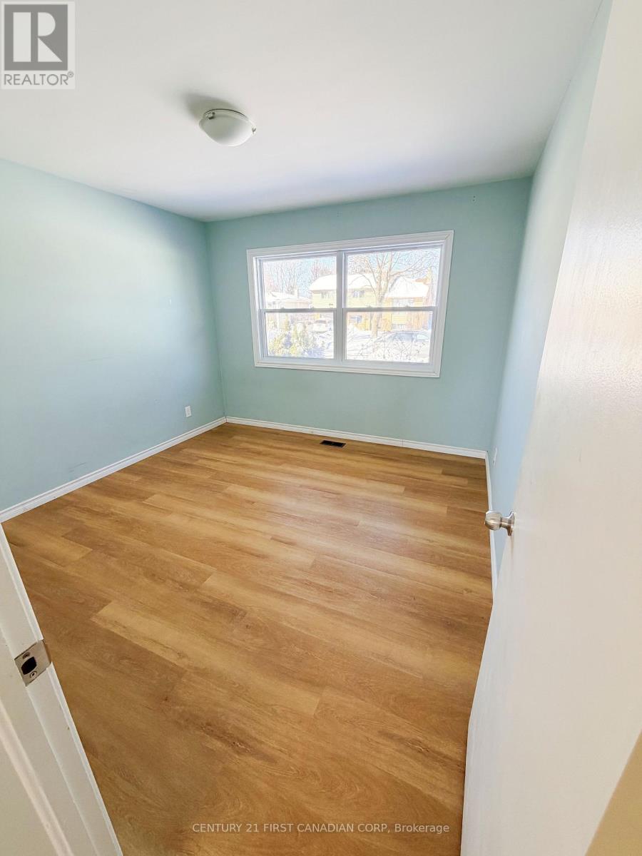 37 Stormont Drive, London South, Ontario  N5Z 3Z4 - Photo 9 - X12770744