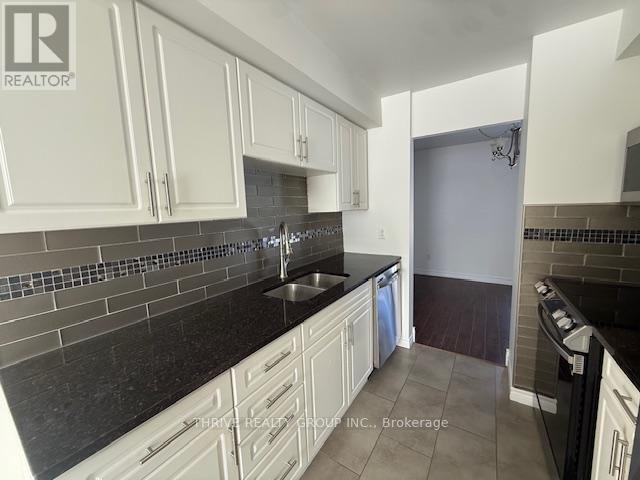 66 Vincent Crescent, London South (South Q), Ontario  N6C 4X8 - Photo 2 - X12770768