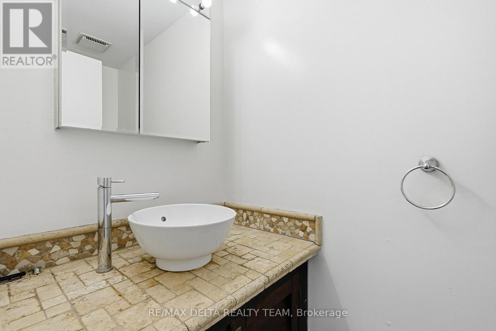 7877 Jeanne D'arc Boulevard N, Ottawa, Ontario  K1C 2J1 - Photo 5 - X12770802