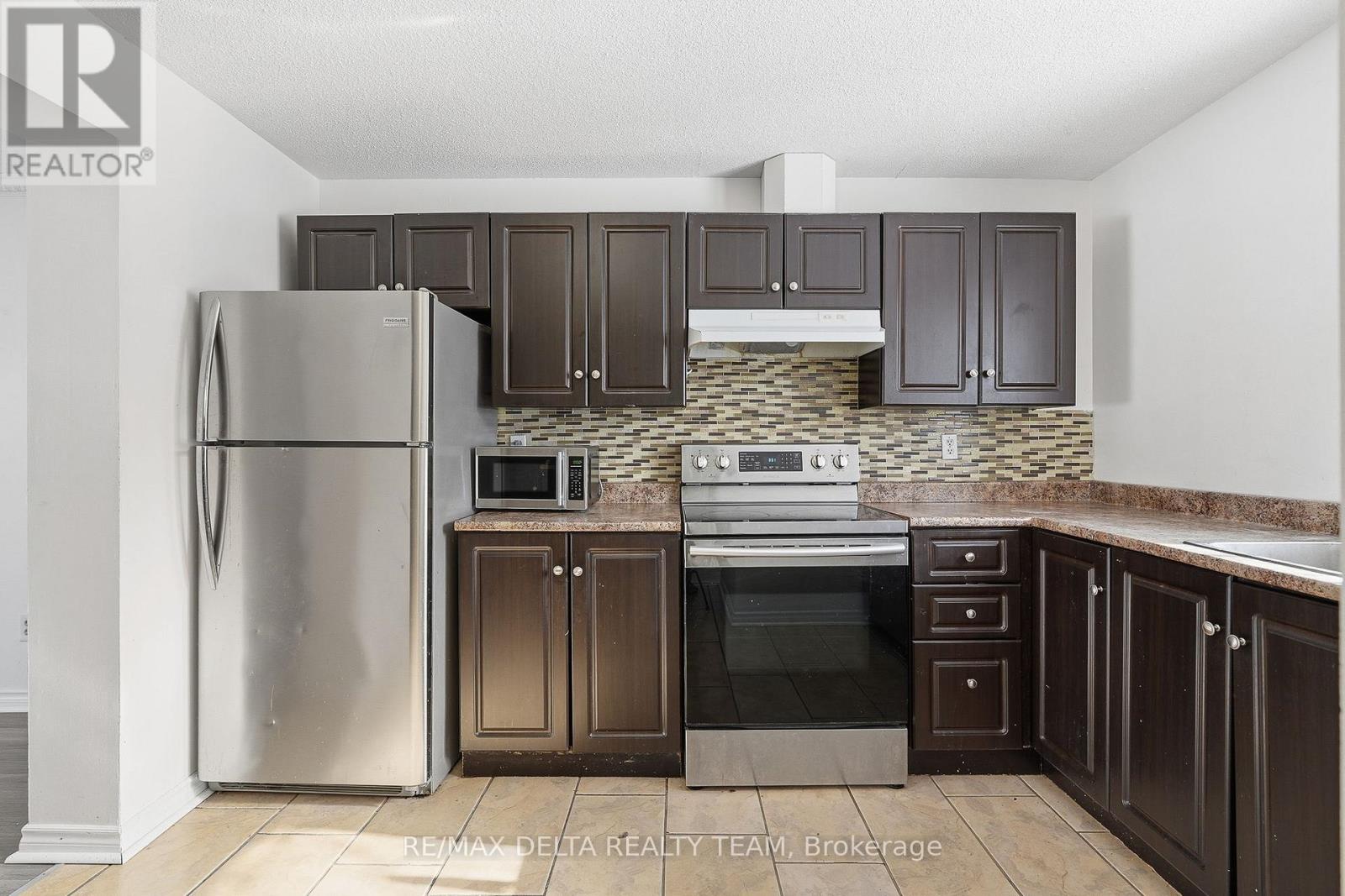 7877 Jeanne D'arc Boulevard N, Ottawa, Ontario  K1C 2J1 - Photo 6 - X12770802