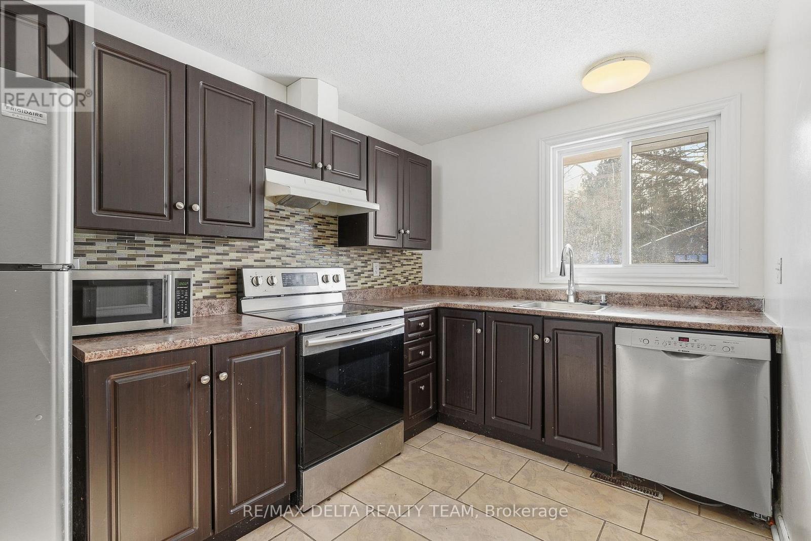 7877 Jeanne D'arc Boulevard N, Ottawa, Ontario  K1C 2J1 - Photo 7 - X12770802