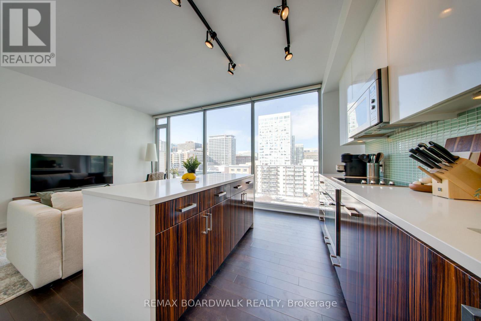 803 - 300 Lisgar Street, Ottawa, Ontario  K2P 0E2 - Photo 10 - X12770852