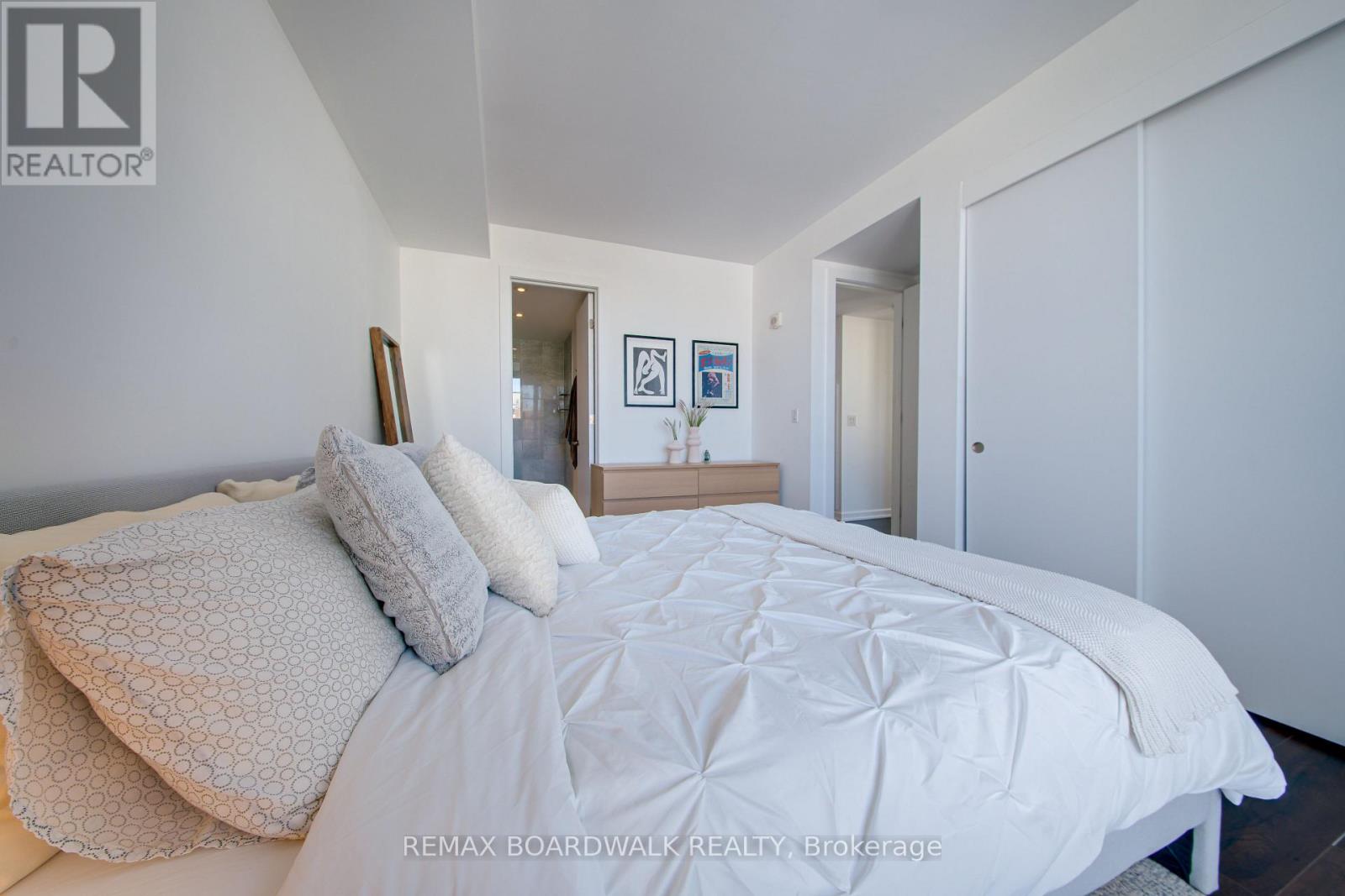 803 - 300 Lisgar Street, Ottawa, Ontario  K2P 0E2 - Photo 29 - X12770852