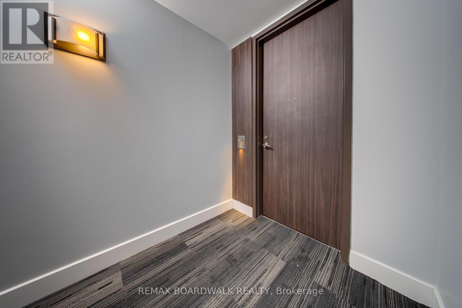 803 - 300 Lisgar Street, Ottawa, Ontario  K2P 0E2 - Photo 3 - X12770852