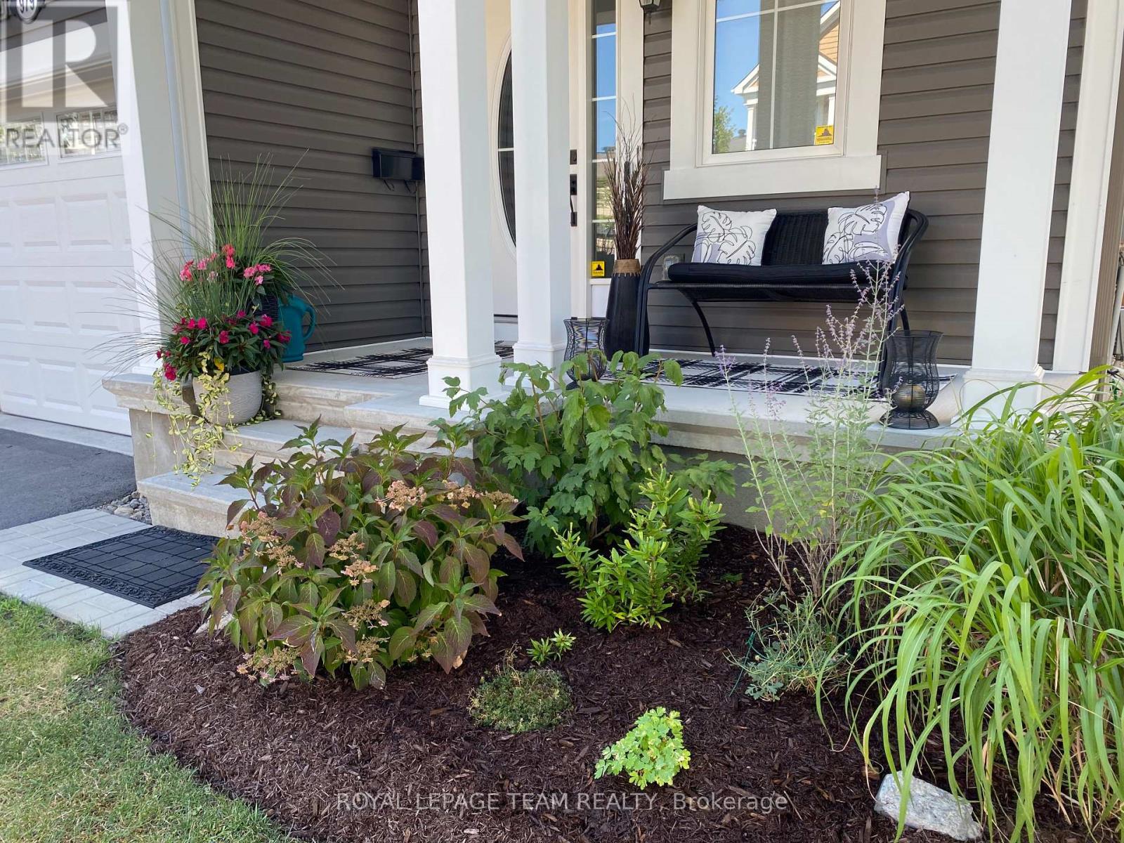 979 Shimmerton Circle, Ottawa, Ontario  K2M 0L4 - Photo 3 - X12770984