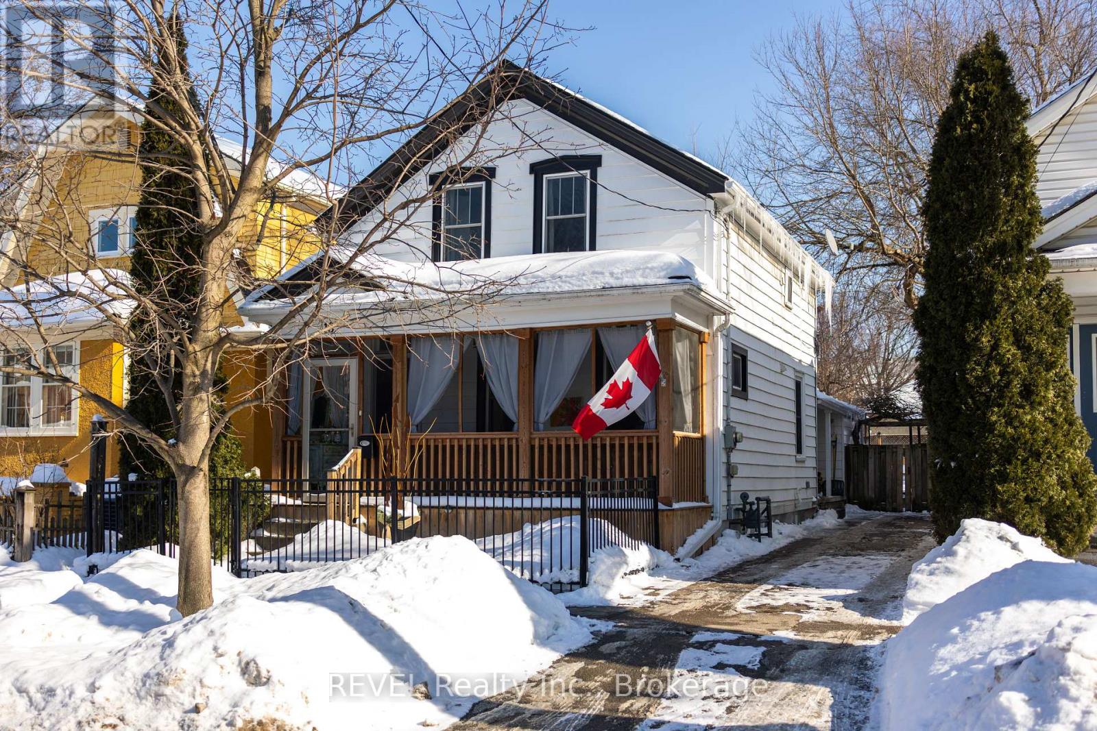 16 York Street, St. Catharines (Downtown), Ontario  L2R 6B8 - Photo 3 - X12770924